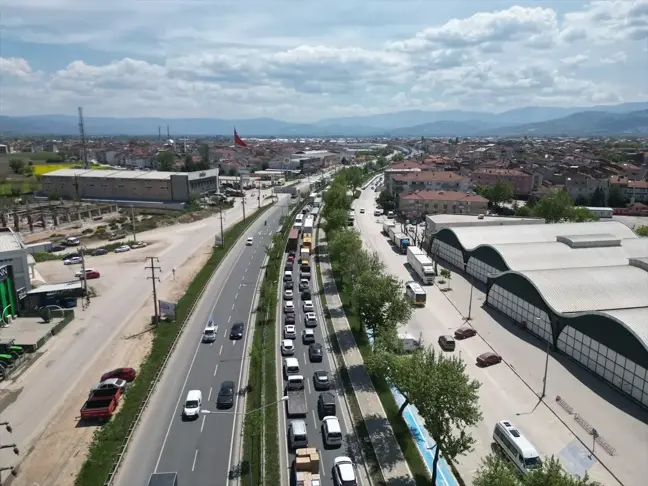 İnegöl'de Tır ve Otomobil Çarpıştı: Sürücü Yaralandı