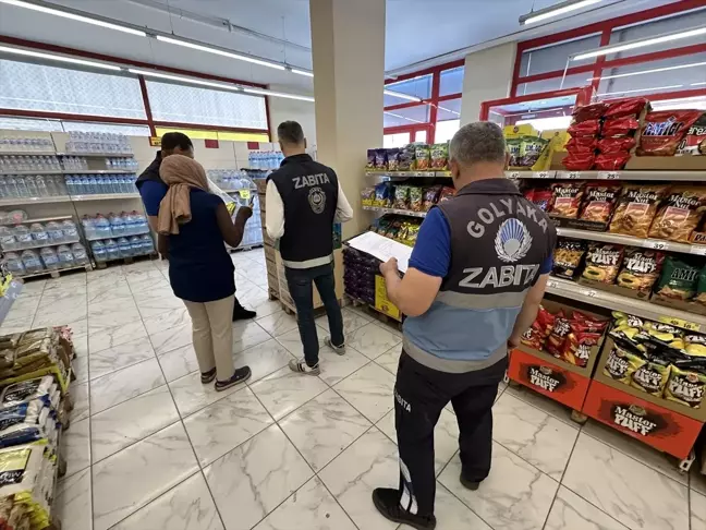 Düzce'de Zabıta Ekipleri Zincir Marketleri Denetledi