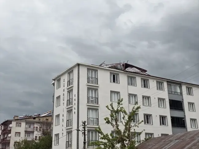 Elazığ'da Şiddetli Sağanak ve Fırtına Hayatı Olumsuz Etkiledi