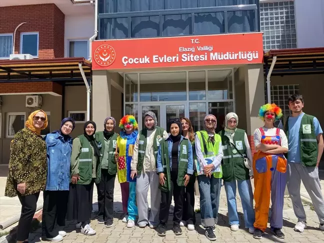 Elazığ'da Genç Yeşilay, Çocuk Evleri Sitesi'nde Etkinlik Düzenledi