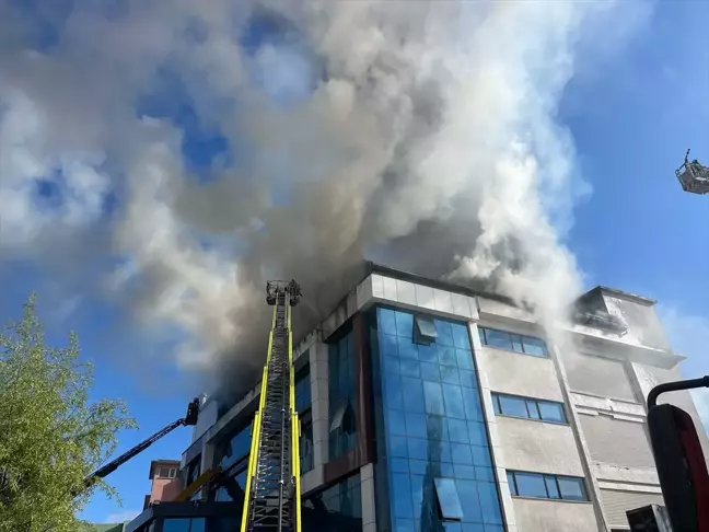 Esenyurt'ta Tekstil Atölyesinde Yangın Çıktı