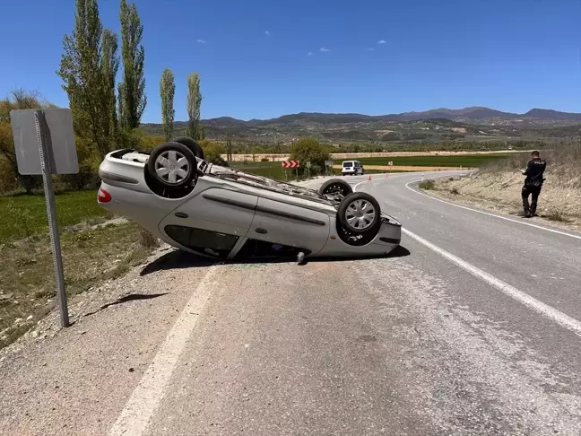 Kütahya'da Devriilen Otomobilin Sürücüsü Yaralandı