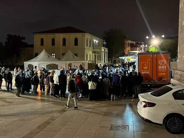 İHH, İstanbul'daki Deprem Sonrası Yardım Çalışmalarına Katıldı