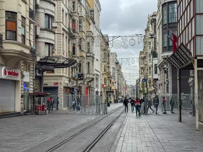 Taksim Meydanı'nda 1 Mayıs için Yoğun Güvenlik Önlemleri