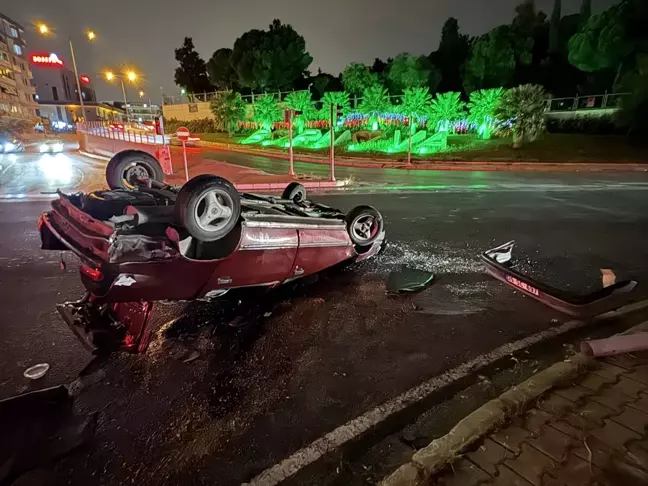 İzmir'de Otomobil Çarpışması: 4 Yaralı