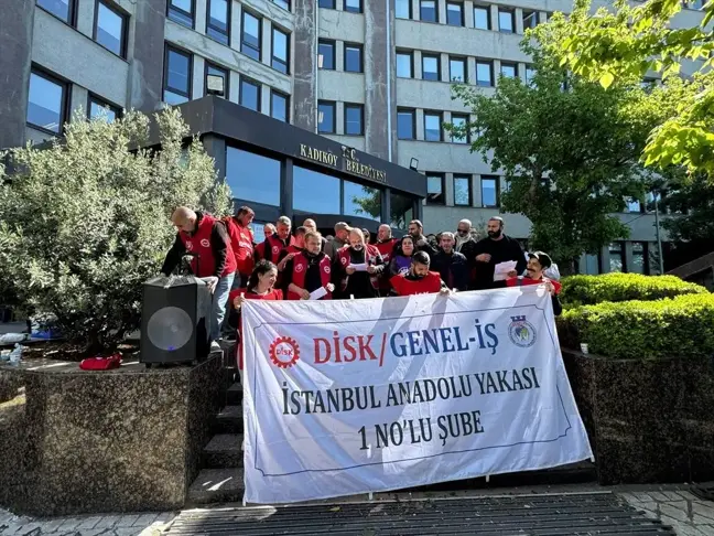 Kadıköy Belediyesi İşçileri Ücret Ödemelerini Protesto Etti