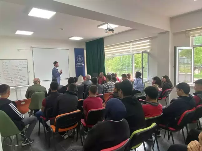 Karakeçili'de 'Dijital Medya ve Sanal Kumar' Konferansı Düzenlendi