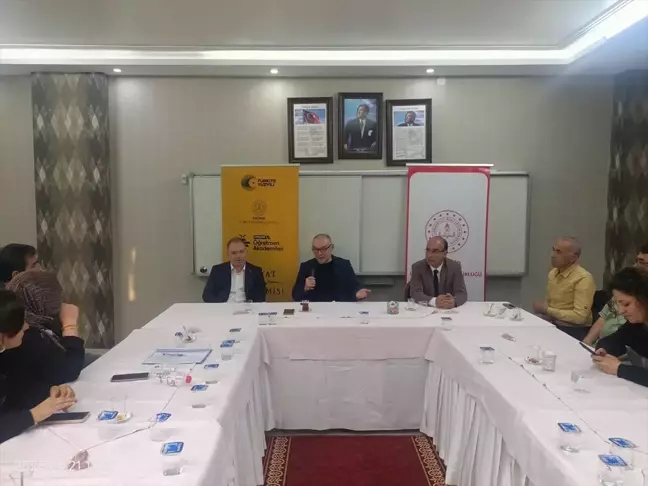 Kırşehir'de Öğretmen Akademileri Projesi'yle Türk Edebiyatı ve Biyografi Üzerine Değerlendirmeler Yapıldı