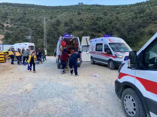 Alaşehir'de Viyadük İnşaatında Çökme, 9 İşçi Yaralandı