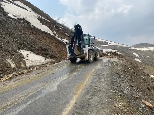 Heyelan Sonrası Kapanan Köy Yolu Açıldı