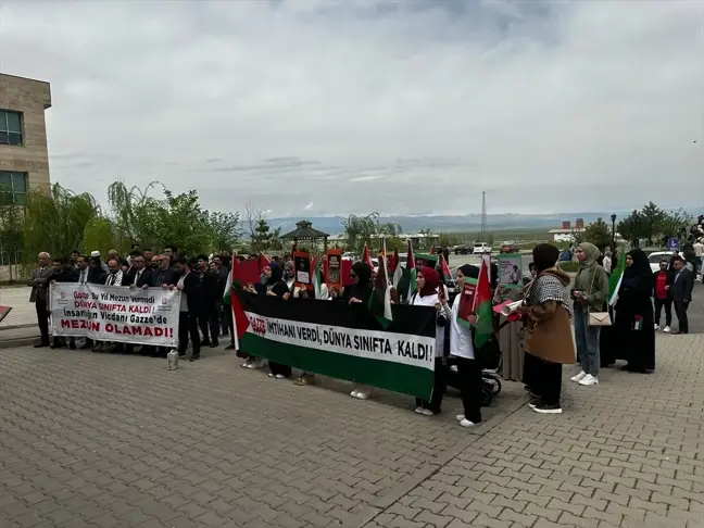 Muş Alparslan Üniversitesi Öğrencilerinden Gazze'ye Destek Yürüyüşü