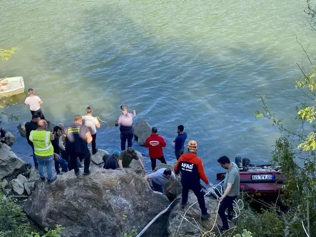 Samsun'da Baraj Göletine Düşen Otomobilde Sürücü Hayatını Kaybetti