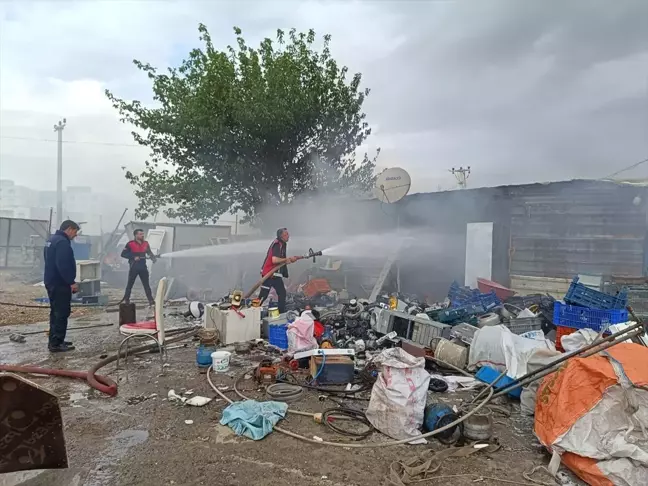 İdil'de Hurda Toplama Merkezinde Yangın