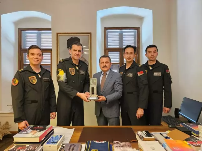 SOLOTÜRK ekibinden Tarihi Alan Başkanı Kaşdemir'e ziyaret