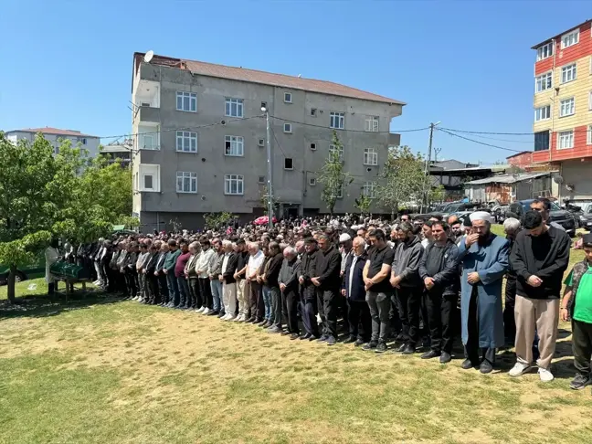 Sultangazi'de Kaybolan Demans Hastası İshak Öztürk'ün Cenazesi Defnedildi