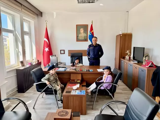 Çocuklar Jandarmayı Ziyaret Etti