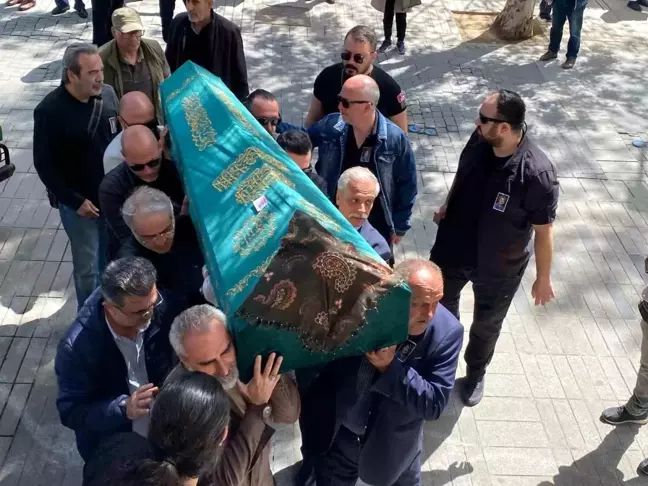 Sanatçı Tarkan'ın Annesi Neşe Tevetoğlu Son Yolculuğuna Uğurlandı