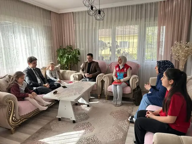 Sinop'ta Aile Yılı Kutlanıyor: 'Vali Amcaya Mektup' Projesi ile Eğitim Destekleniyor
