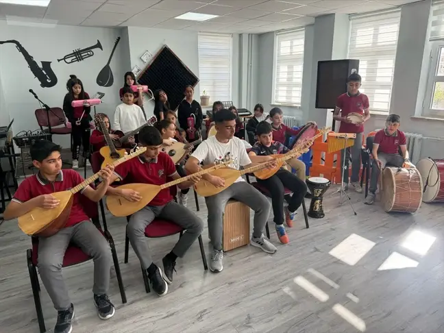 Erzincan'da Müzik Sınıflarıyla Öğrenciler Sanatla Geleceğe Hazırlanıyor