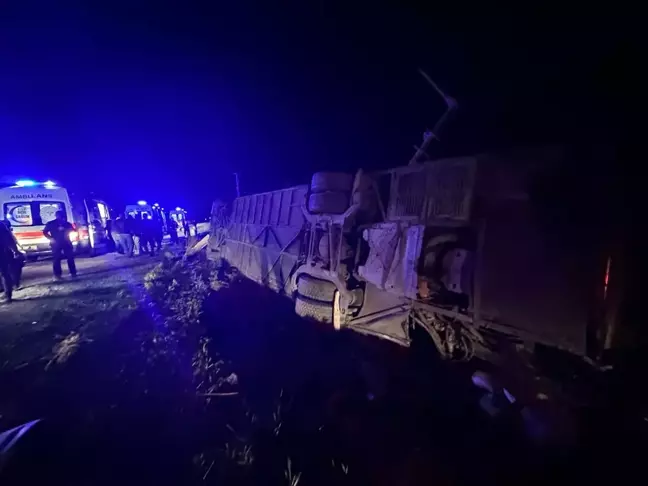Van'da Yolcu Otobüsü Devrildi: 28 Yaralı