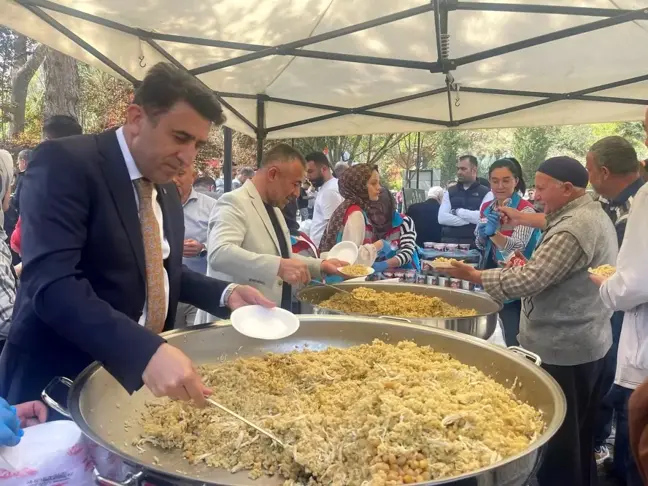 Bilecik'te Hayır Pilavı Dağıtıldı