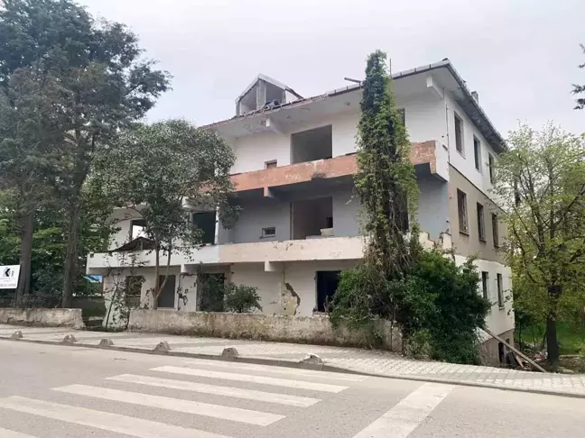 Sancaktepe'de Park Halindeki Araçta Bir Kişi Ölü Bulundu