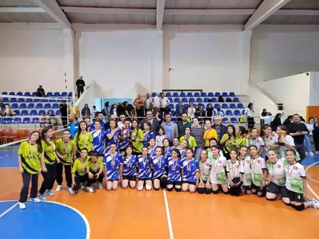Sarıgöl'de 23 Nisan Kutlamaları Kapsamında Futbol ve Voleybol Turnuvaları Tamamlandı