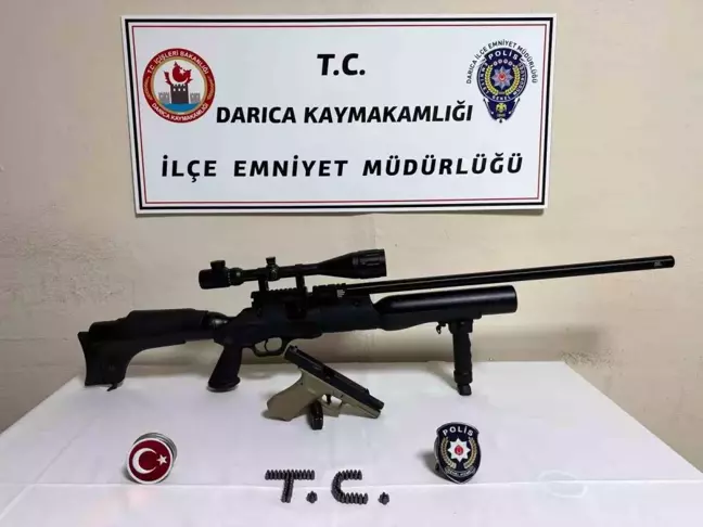 Darıca'da 19 Yaşındaki Gençte Havalı Tüfek ve Tabanca Ele Geçirildi