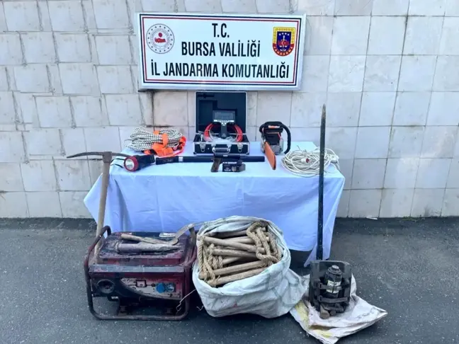 Bursa'da Kaçak Kazı Yapan Dört Kişi Suçüstü Yakalandı