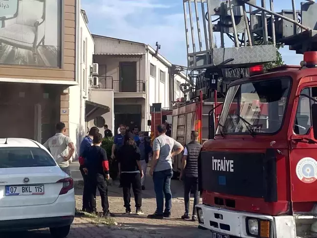 Antalya'da Mobilya Atölyesinde Yangın Korkuttu