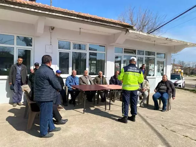 Kırklareli'nde Jandarma, Traktör Sürücülerine Güvenlik Uyarıları Yaptı