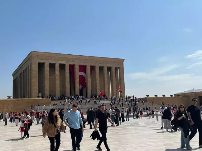 23 Nisan'da Anıtkabir'e Büyük İlgi