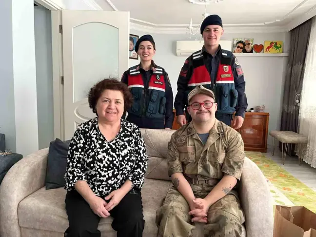 Down Sendromlu Efekan'a Jandarmadan Sıcak Ziyaret
