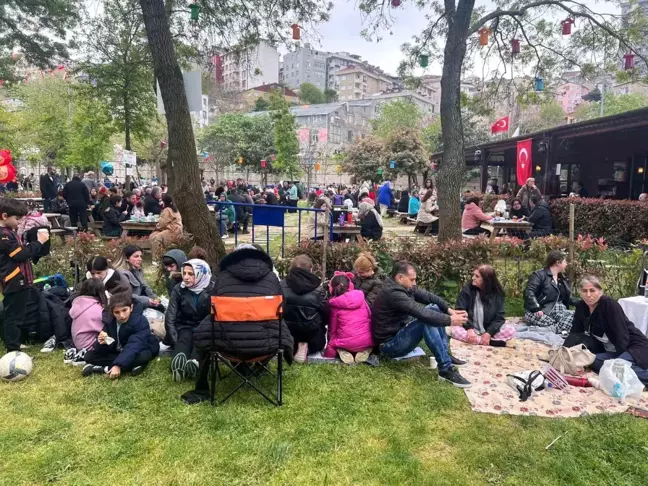 İstanbul'da 6.2'lik Deprem Sonrası Kağıthane'de Panic