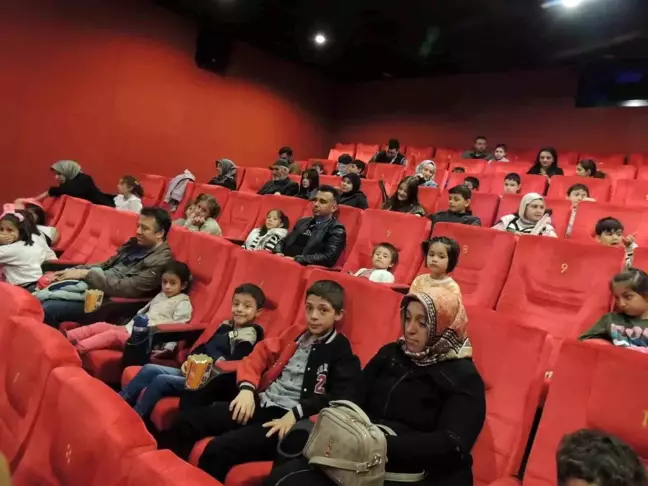 Şehit ve gazi çocukları 23 Nisan'da sinema etkinliğinde buluştu