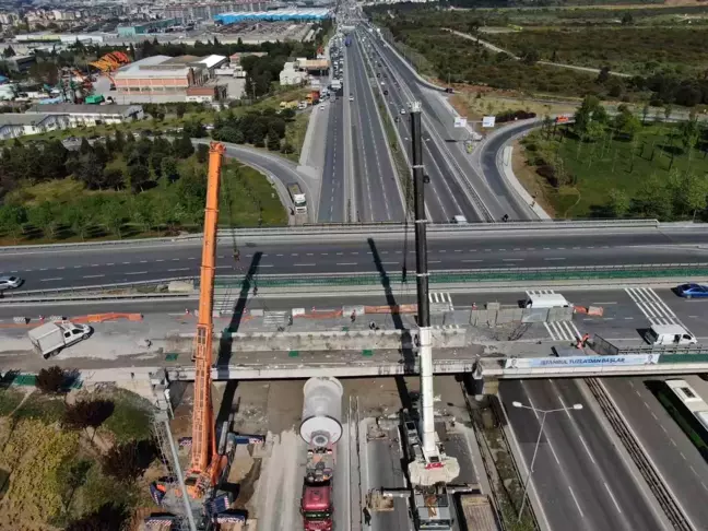 Tuzla'da E5 Karayolu'nda Tır Sıkıştı, Kilometrelerce Araç Kuyruğu Oluştu