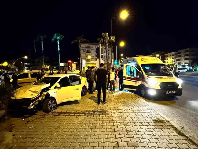 Gazipaşa'da Kırmızı Işık İhlali Trafik Kazasına Neden Oldu