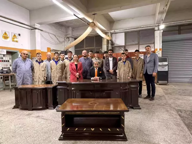Öğrencilerden Merhum Vali Yazıcıoğlu'na Vefa