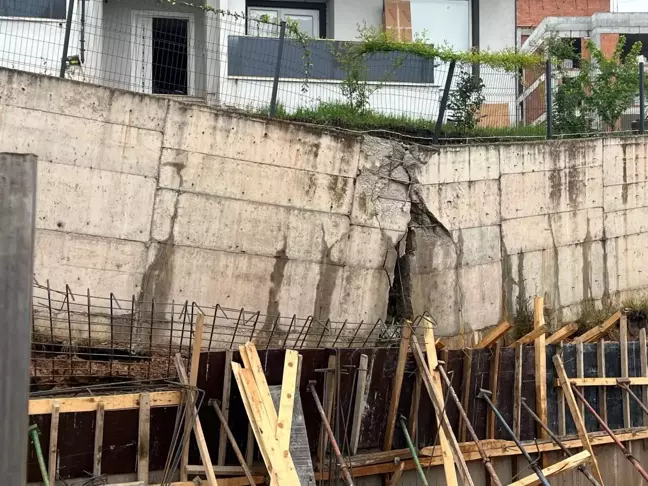 Serdivan'daki Apartmanda Çökme Tehlikesi: 45 Kişi Tahliye Edildi