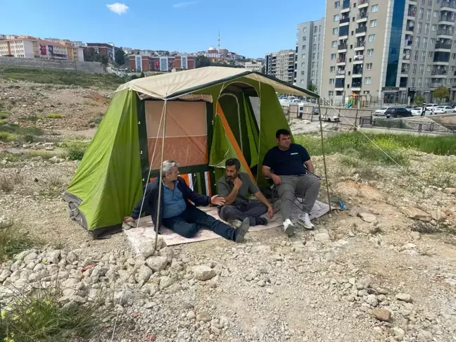 İzmir'de Kentsel Dönüşüm Bekleyen Hak Sahiplerinden Çadır Eylemi