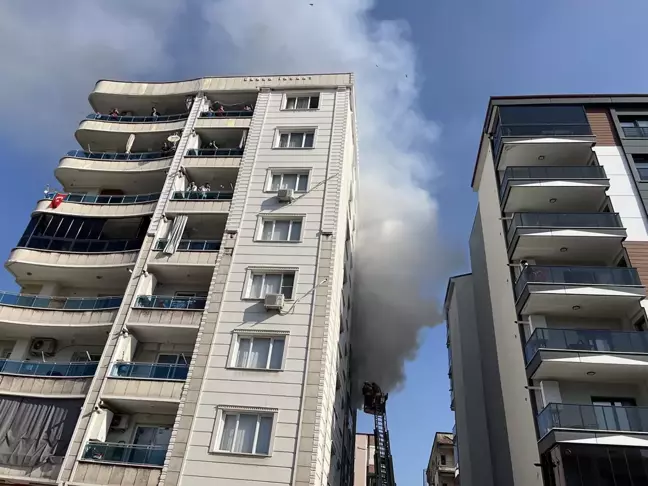 Manisa'da Yangın: Çocuklar Halıyı Tutuşturdu