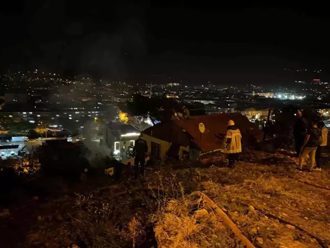 Bursa'da Odunlukta Yangın: Mahallede Paniğe Neden Oldu