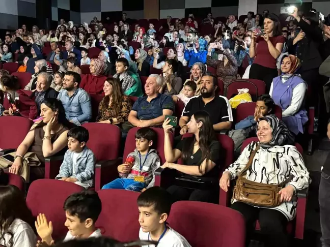 Diyarbakır'da 'Masal Diyarı' Çocuk Festivali Coşkuyla Başladı