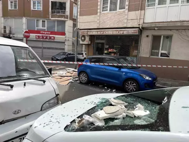 Tekirdağ'da Apartmanın Dış Cephe Kaplaması Düştü