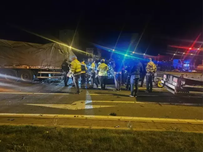 Kayseri'de TIR'a Çarpan Otomobilin Sürücüsü Hayatını Kaybetti