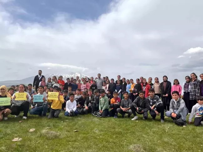 Öğrenciler Arin Gölü'nde Temizlik Etkinliği Düzenledi
