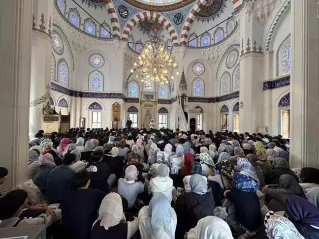 Japonya'da 350 Lise Öğrencisinden Tokyo Camii'ne Ziyaret