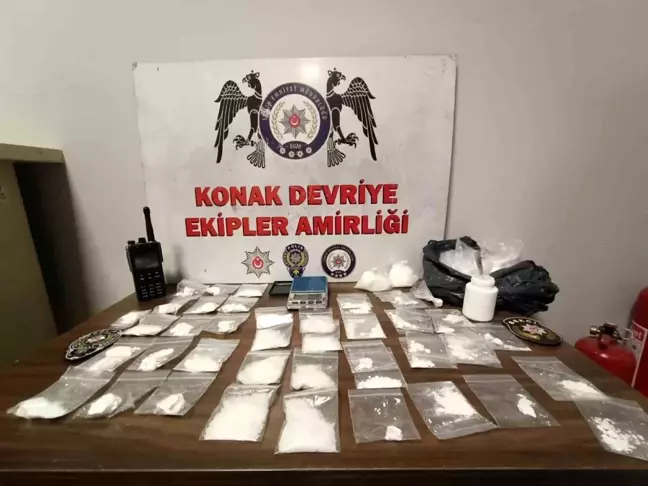 İzmir'de Motosikletle Uyuşturucu Ticareti Yapan 2 Kişi Tutuklandı