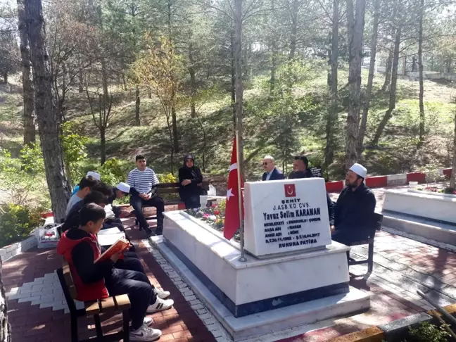 Öğrenciler helikopter kazasında şehit düşen Selim Karaman'ı dualarla andı