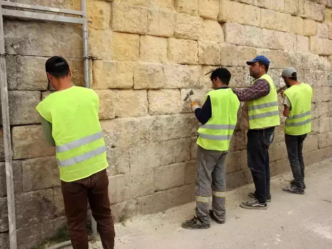 Gaziantep'te Taş Oyma Ustaları 1 Mayıs'ta Çalışmalarına Devam Ediyor